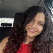 Laureata in Scienze biologiche e Scienze della nutrizione umana impartisce lezioni di biologia agli studenti di scuole medie e sup